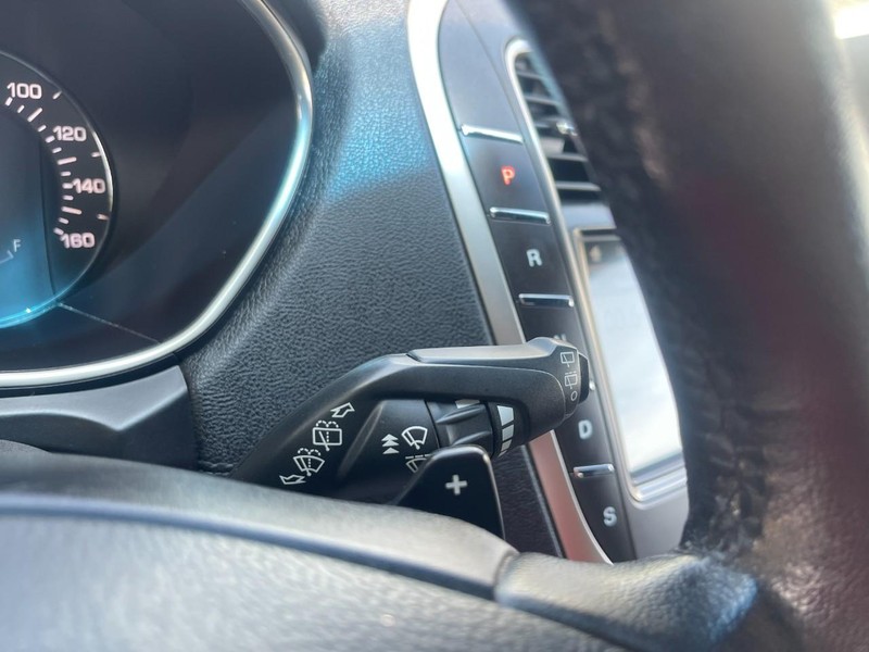 Lincoln MKX Vehicle Image 23