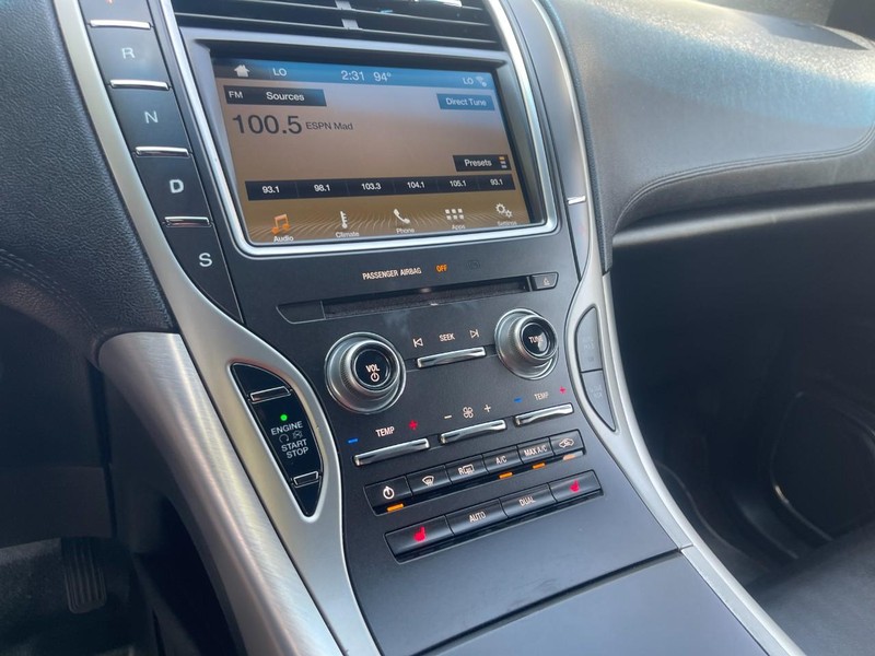 Lincoln MKX Vehicle Image 24