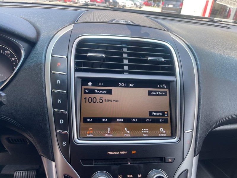 Lincoln MKX Vehicle Image 25