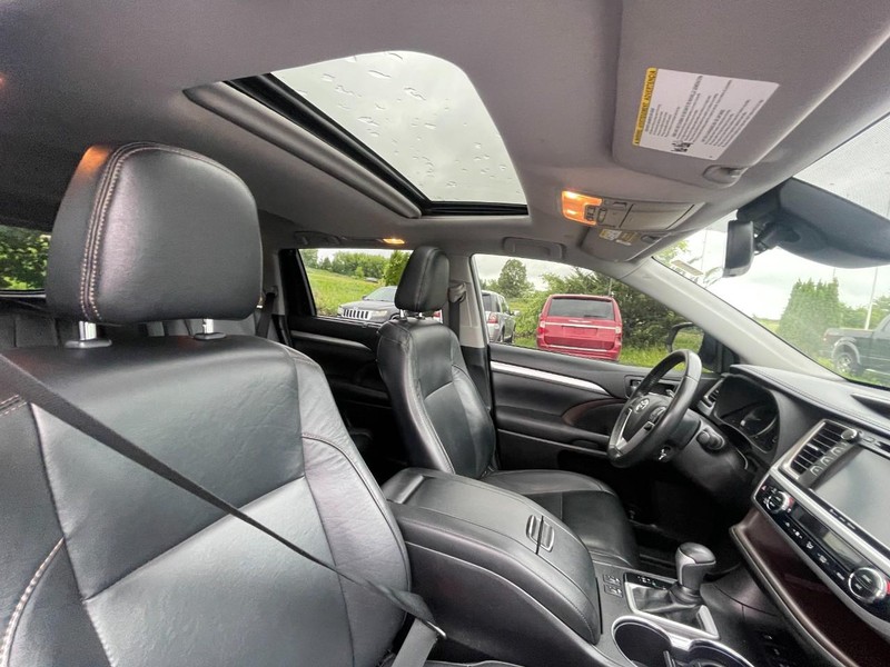 Toyota Highlander Vehicle Image 03