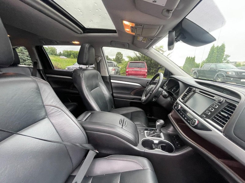 Toyota Highlander Vehicle Image 04