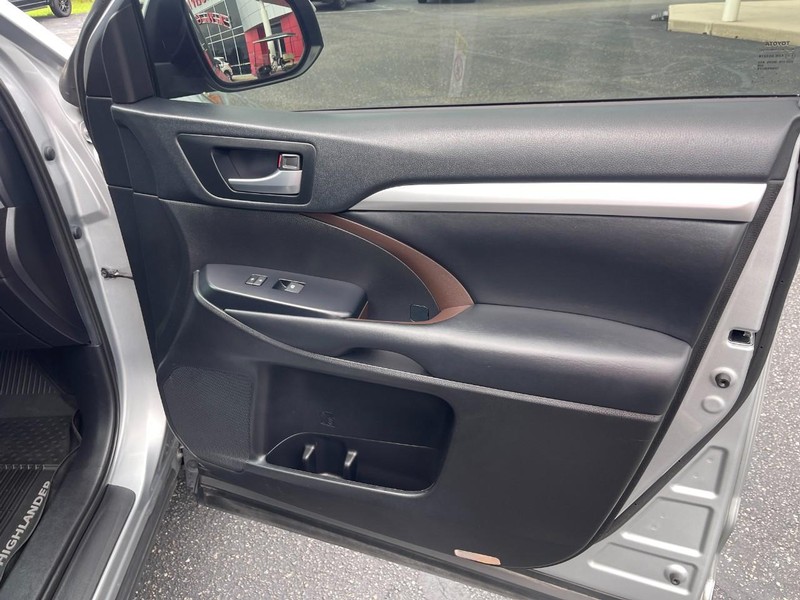 Toyota Highlander Vehicle Image 09