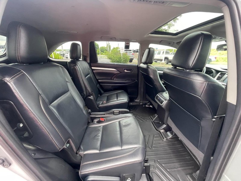 Toyota Highlander Vehicle Image 10