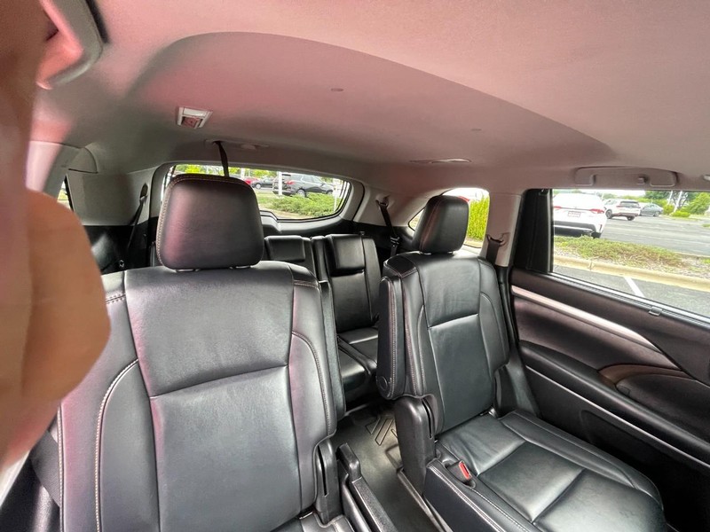 Toyota Highlander Vehicle Image 11