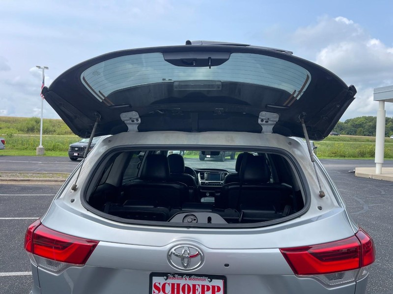 Toyota Highlander Vehicle Image 14