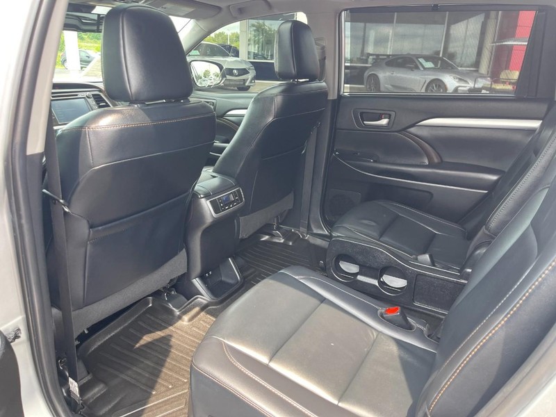 Toyota Highlander Vehicle Image 15