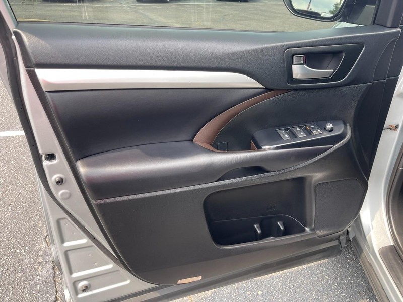 Toyota Highlander Vehicle Image 18