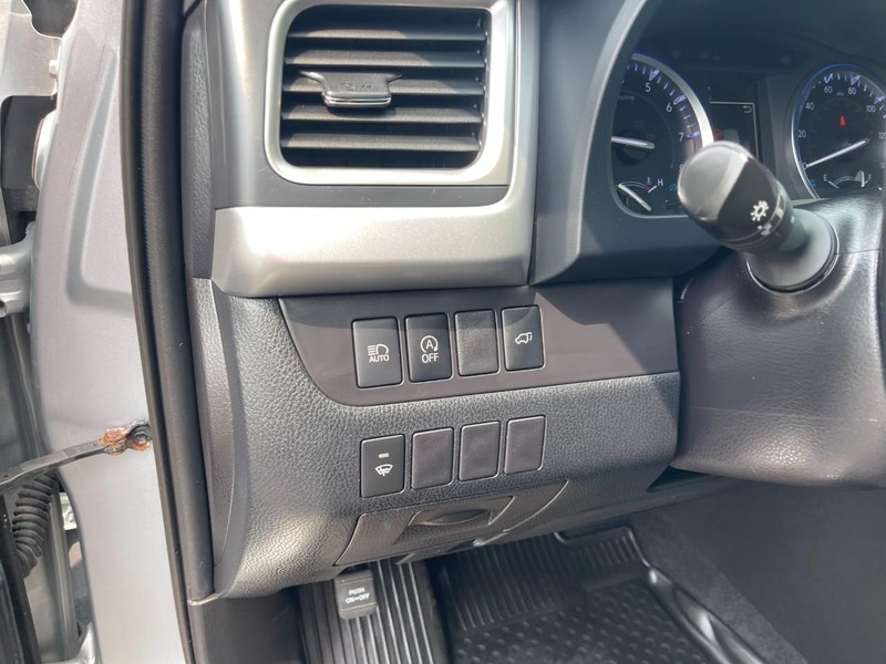 Toyota Highlander Vehicle Image 19