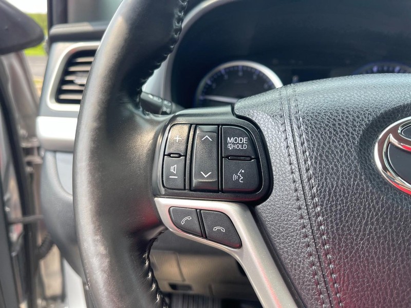 Toyota Highlander Vehicle Image 21