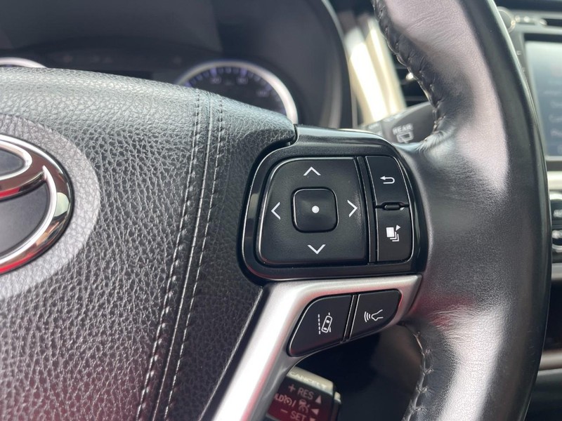 Toyota Highlander Vehicle Image 22