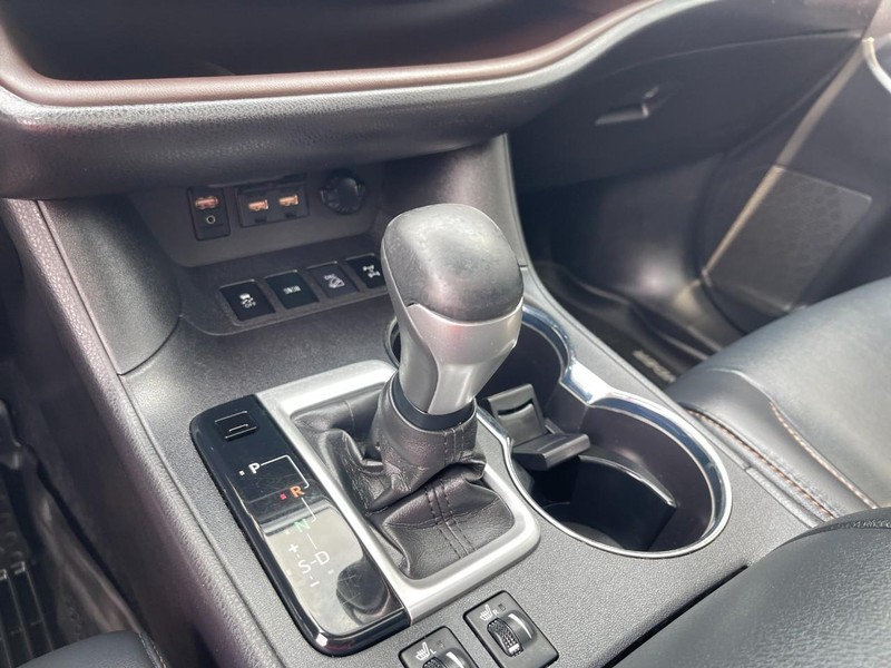 Toyota Highlander Vehicle Image 28