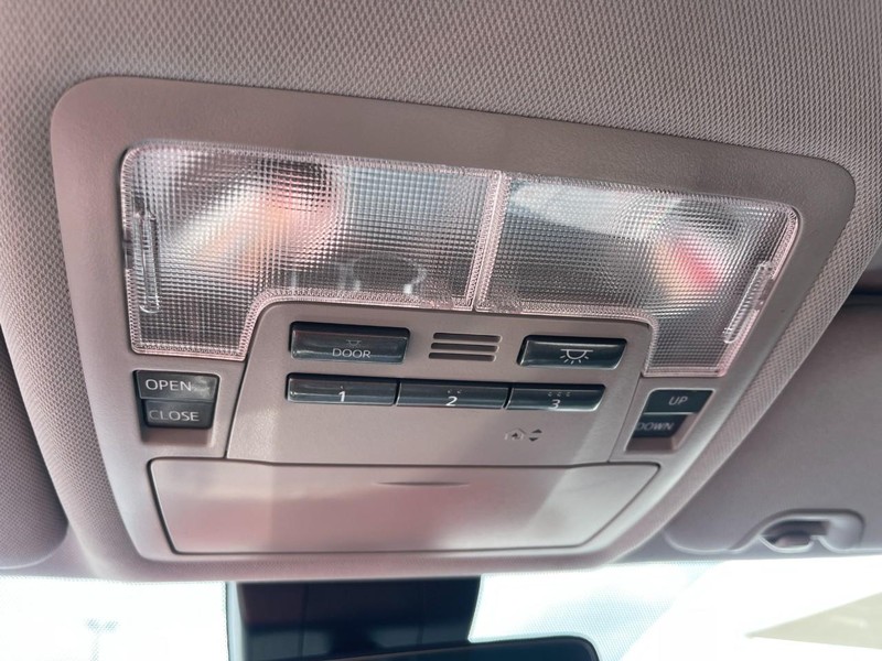 Toyota Highlander Vehicle Image 29