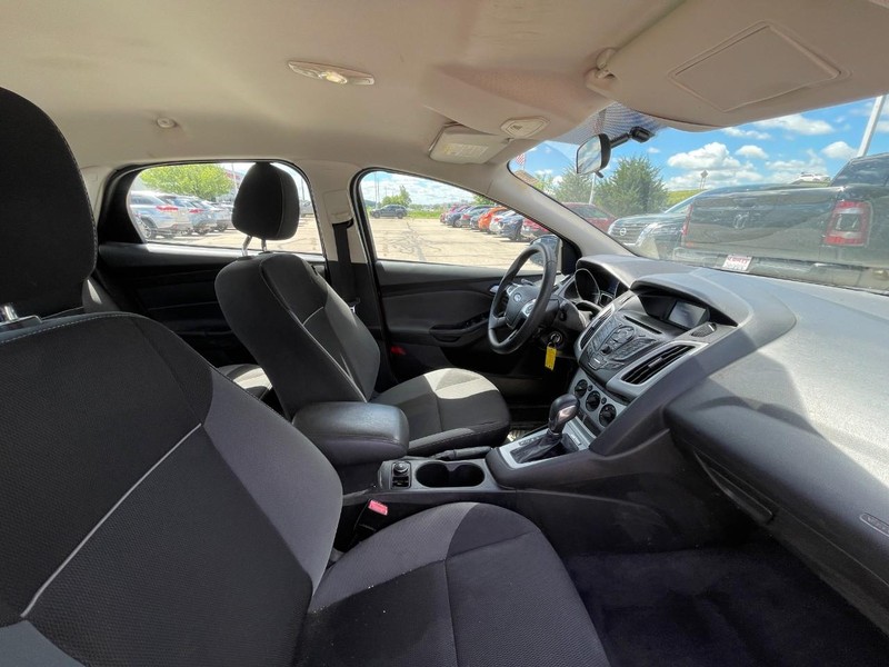 Ford Focus Vehicle Image 03