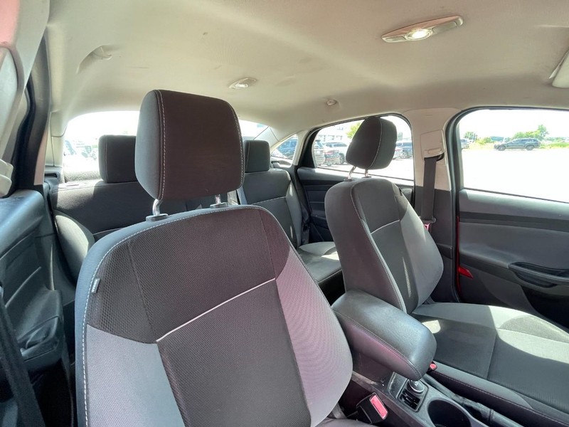 Ford Focus Vehicle Image 04