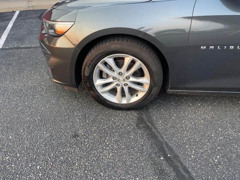 Chevrolet Malibu Vehicle Image 06