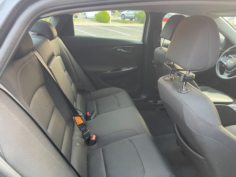 Chevrolet Malibu Vehicle Image 12