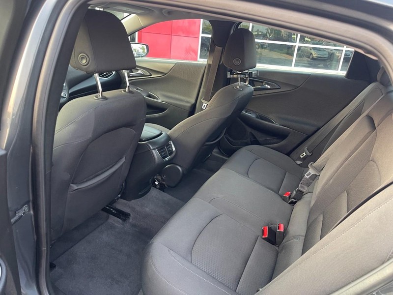 Chevrolet Malibu Vehicle Image 16
