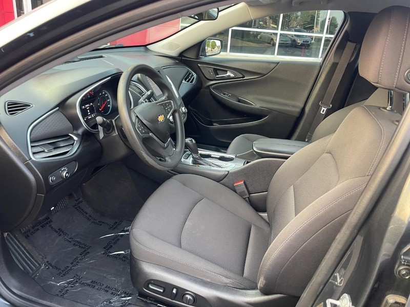 Chevrolet Malibu Vehicle Image 18