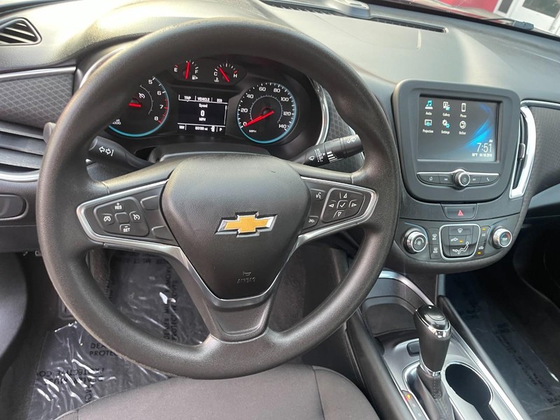 Chevrolet Malibu Vehicle Image 21