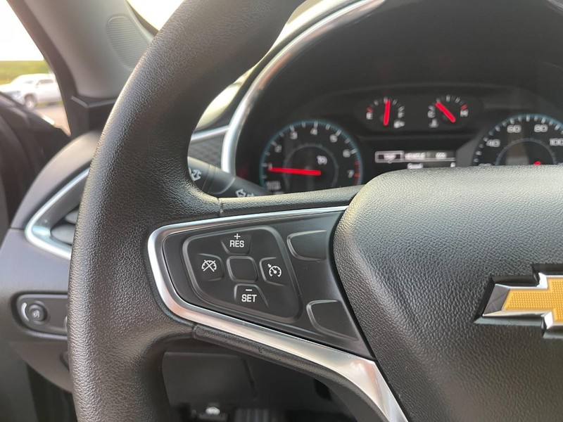 Chevrolet Malibu Vehicle Image 22