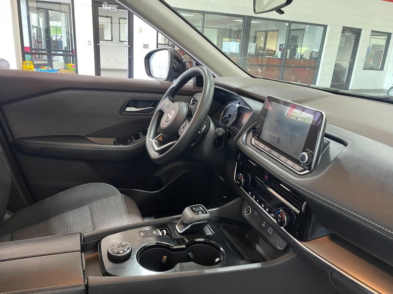 Nissan Rogue Vehicle Image 02