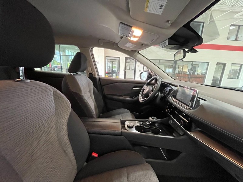 Nissan Rogue Vehicle Image 03