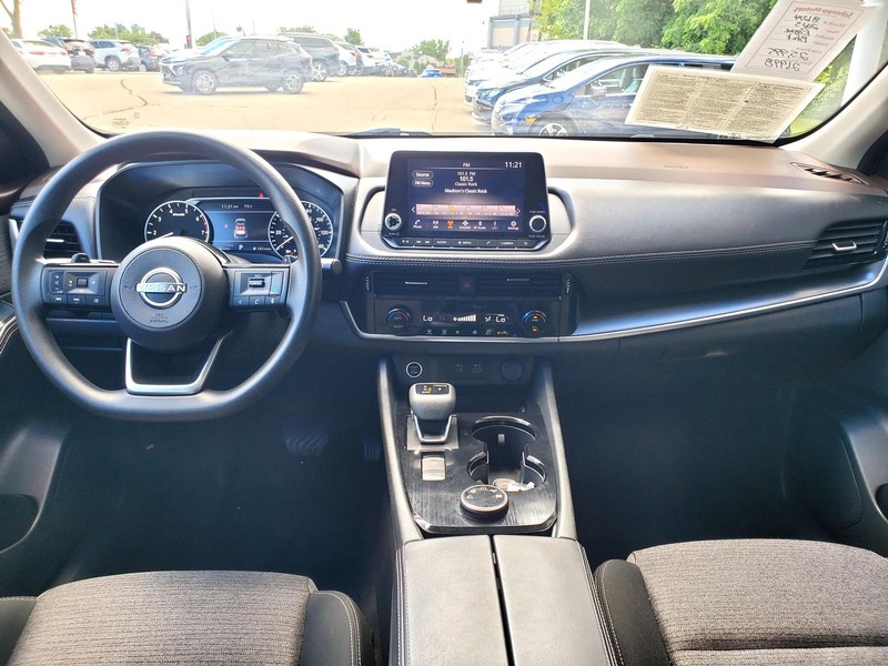 Nissan Rogue Vehicle Image 08