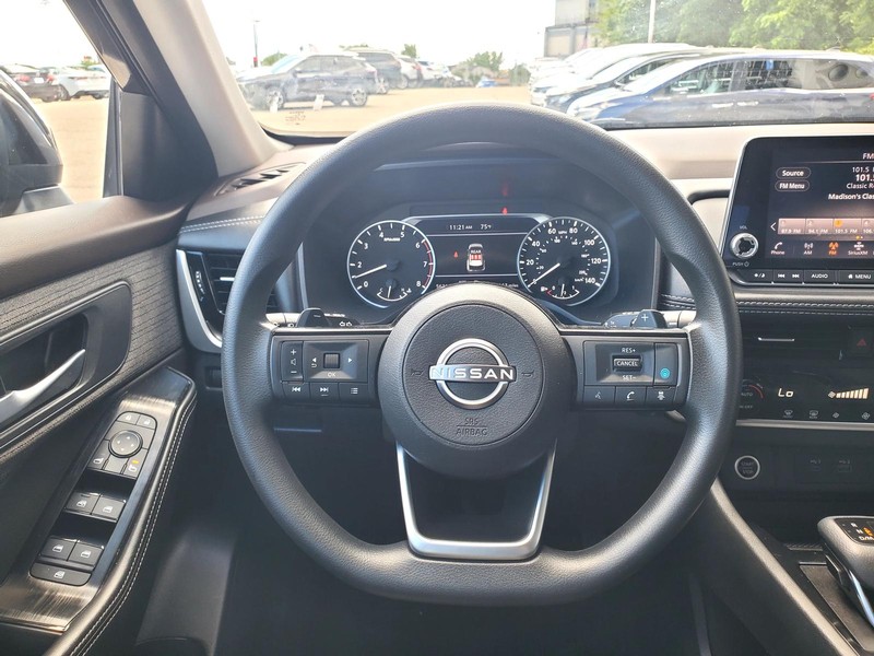 Nissan Rogue Vehicle Image 09
