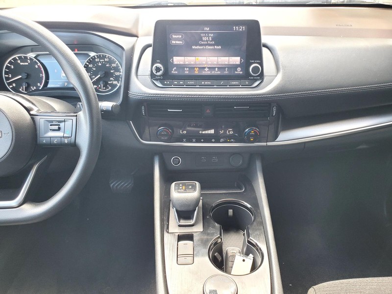 Nissan Rogue Vehicle Image 10