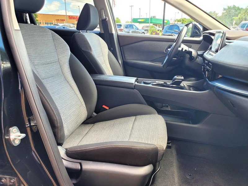 Nissan Rogue Vehicle Image 13