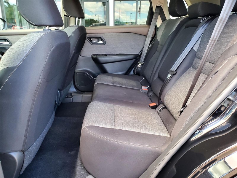 Nissan Rogue Vehicle Image 15