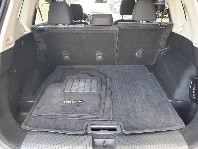 Nissan Rogue Vehicle Image 16