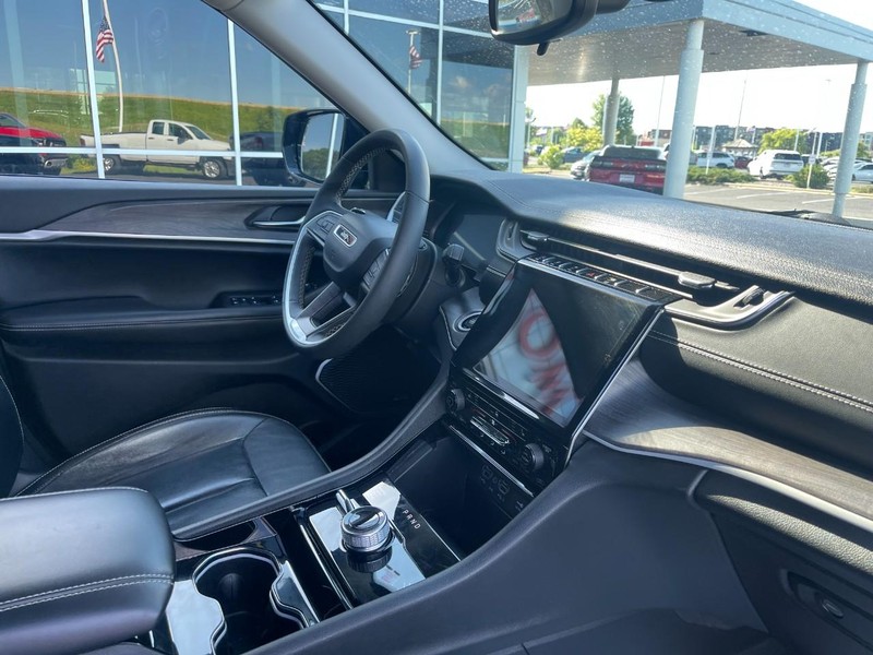 Jeep Grand Cherokee L Vehicle Image 03