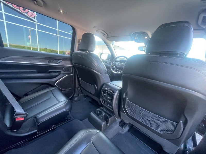 Jeep Grand Cherokee L Vehicle Image 07
