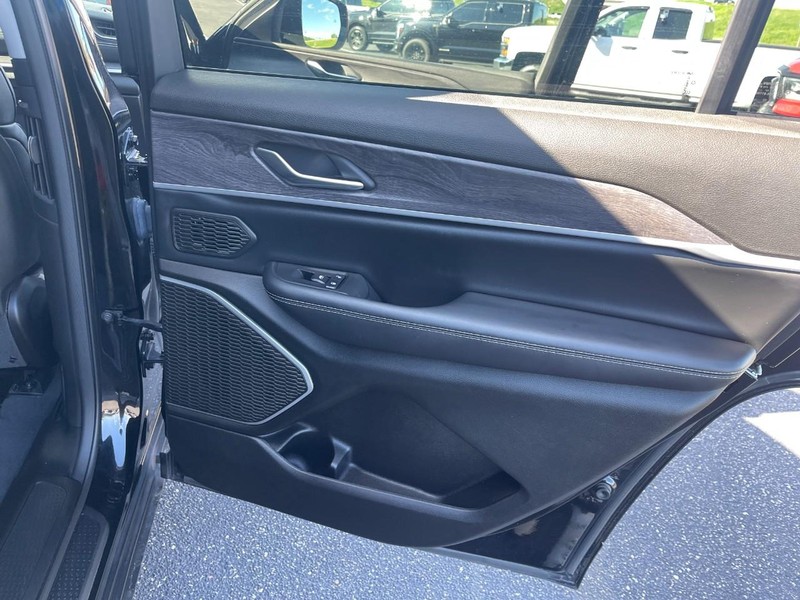 Jeep Grand Cherokee L Vehicle Image 08