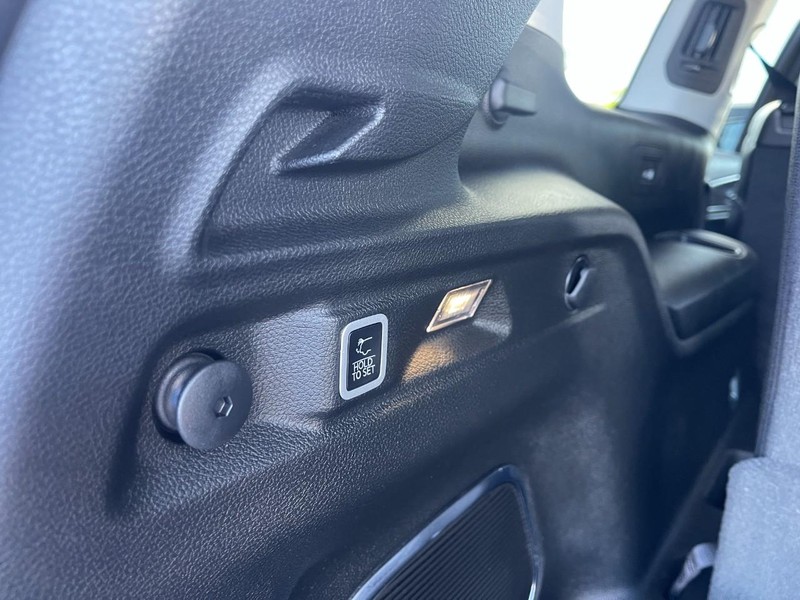 Jeep Grand Cherokee L Vehicle Image 10