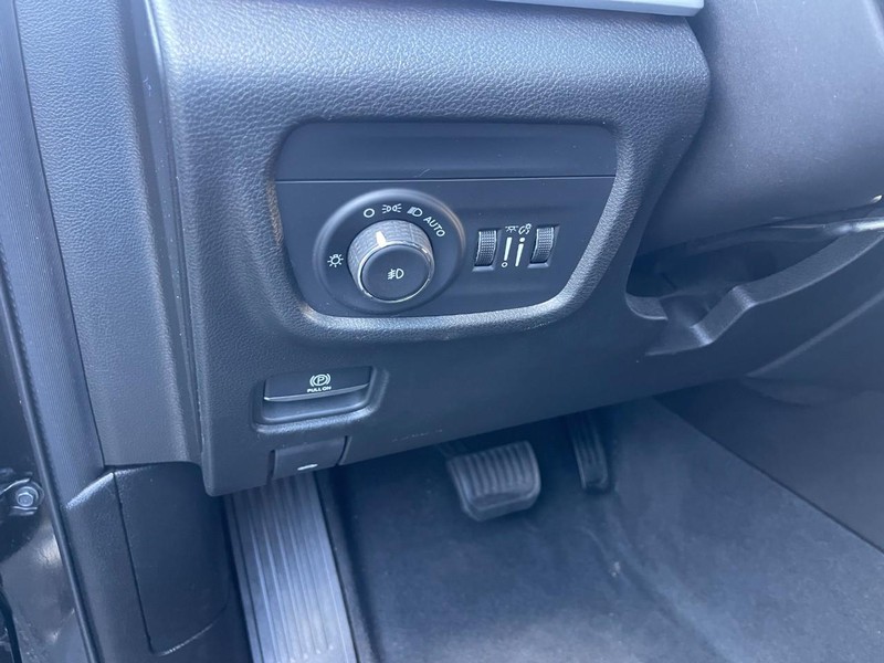 Jeep Grand Cherokee L Vehicle Image 15