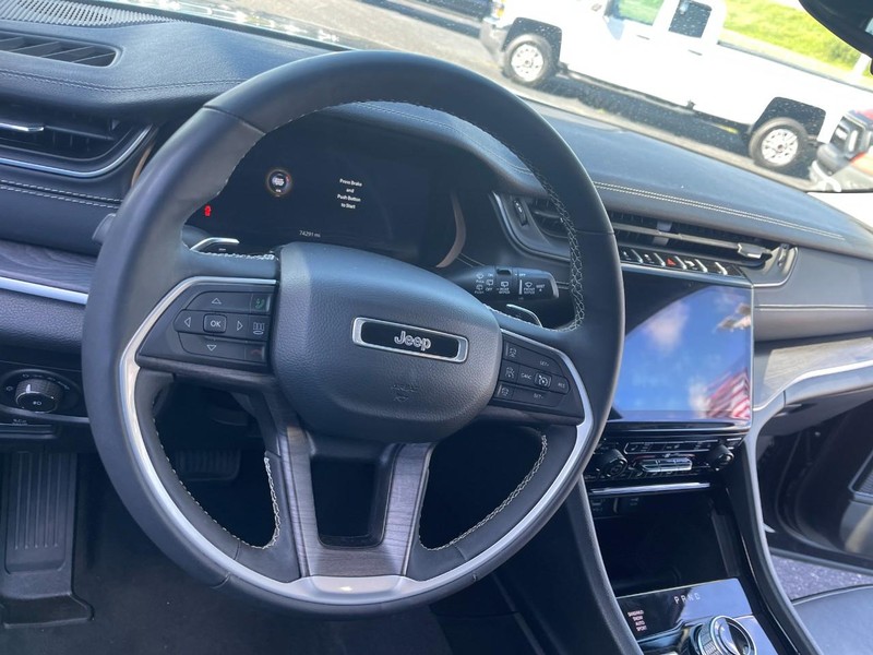 Jeep Grand Cherokee L Vehicle Image 16