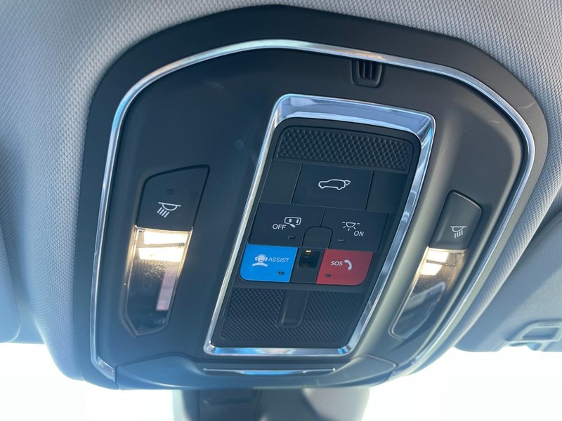 Jeep Grand Cherokee L Vehicle Image 22