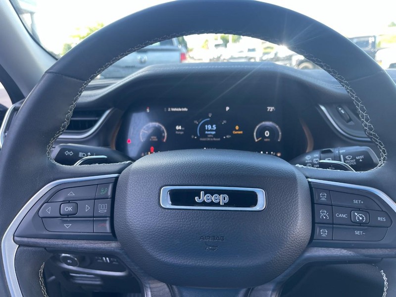 Jeep Grand Cherokee L Vehicle Image 25