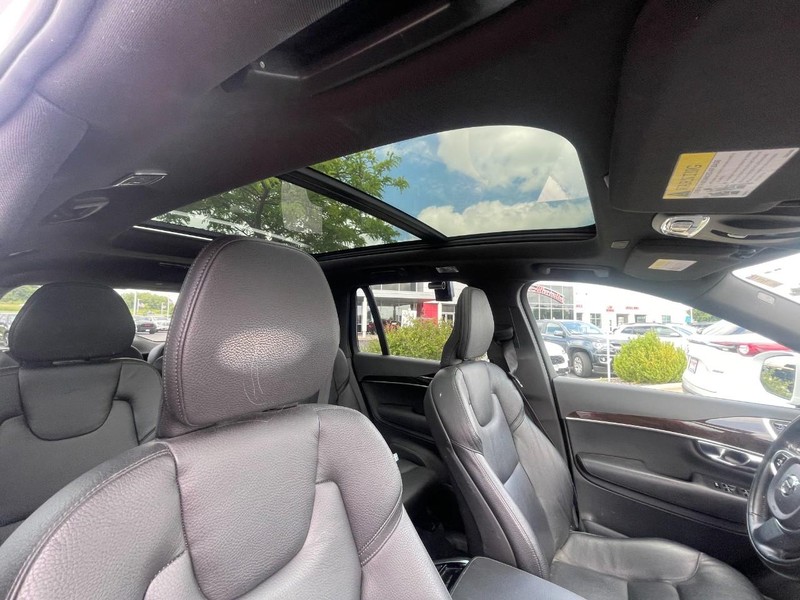 Volvo XC90 Vehicle Image 03