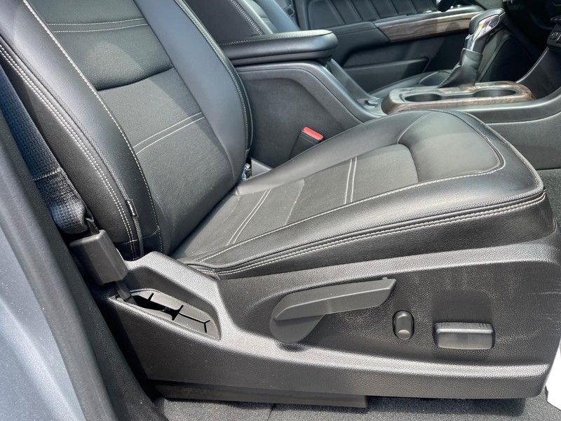 GMC Canyon Vehicle Image 11