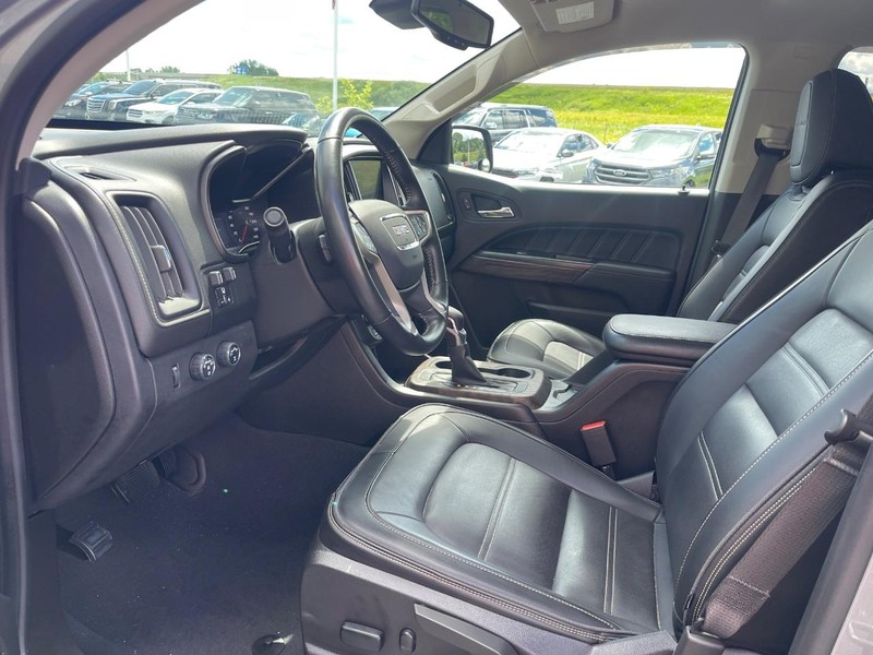 GMC Canyon Vehicle Image 16
