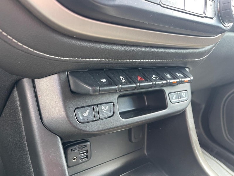 GMC Canyon Vehicle Image 30