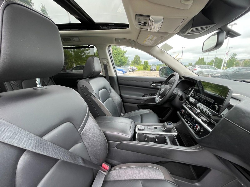 Nissan Pathfinder Vehicle Image 03