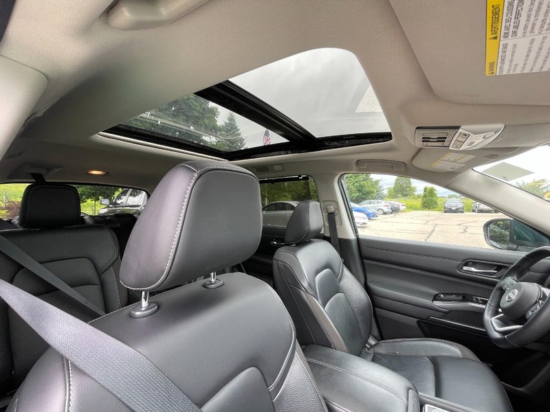 Nissan Pathfinder Vehicle Image 04
