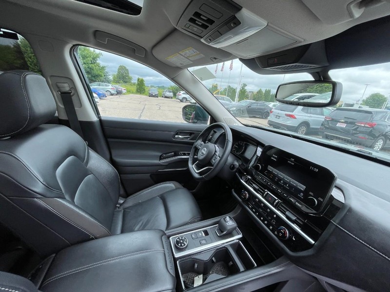 Nissan Pathfinder Vehicle Image 06