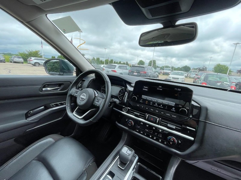 Nissan Pathfinder Vehicle Image 07