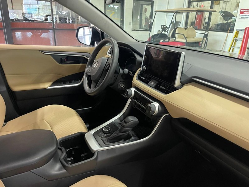 Toyota RAV4 Vehicle Image 02