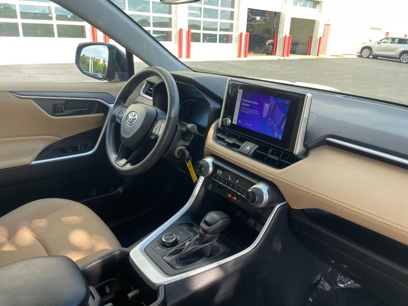 Toyota RAV4 Vehicle Image 09
